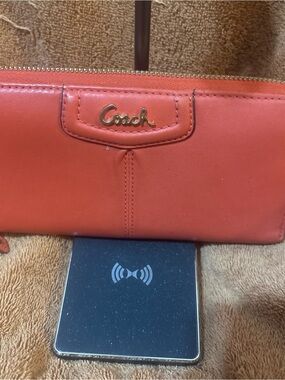 #29 Coach VTG Ashley Coral Zip-Around Wallet w/Gold Logo style F48102 Callout